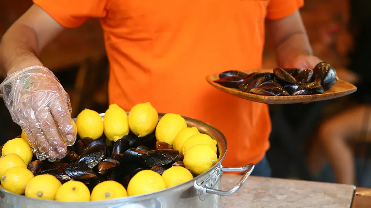 Midye zehirler mi, neden? Uzmanlar uyardı