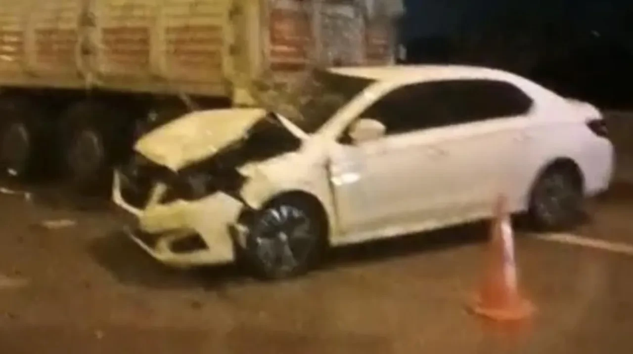 Otoyolda zincirleme kaza! 12 araç birbirine girdi: Yaralılar var