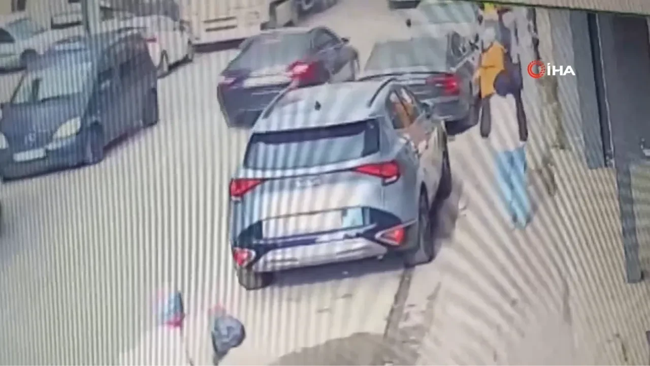 Pendik'te ortalık savaş alanına döndü: Direksiyon başında uyudu 5 araca birden çarptı!