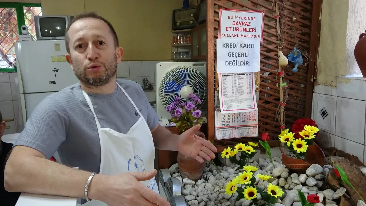 Pide salonunda gizemli mezar! Yemek yemeye gelen donup kalıyor