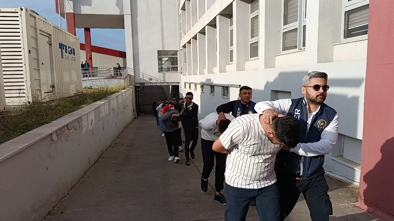 ‘Sazan Sarmalı' şebekesi çökertildi! Dolandırıcıların attığı mesajla şoke oldular 