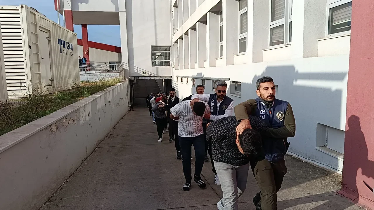 ‘Sazan Sarmalı' şebekesi çökertildi! Dolandırıcıların attığı mesajla şoke oldular