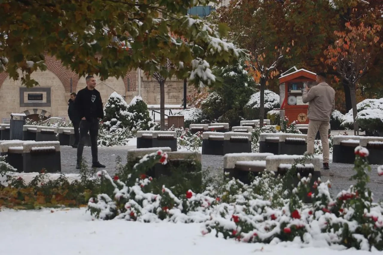 Şehir beyaz gelinliğini giydi, Sivas'ta kartpostallık görüntüler oluştu