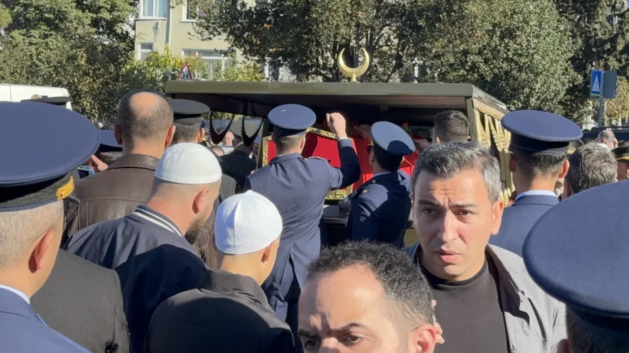 Şehit Pilot Yarbay Gökhan Korkmaz son yolculuğuna uğurlandı: Törende duygu dolu anlar 