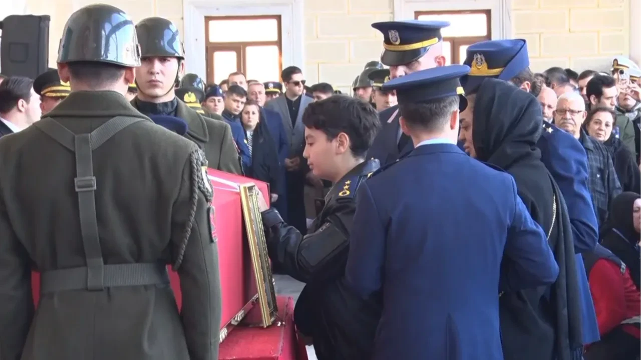 Şehit Pilot Yarbay Gökhan Korkmaz son yolculuğuna uğurlandı: Törende duygu dolu anlar 