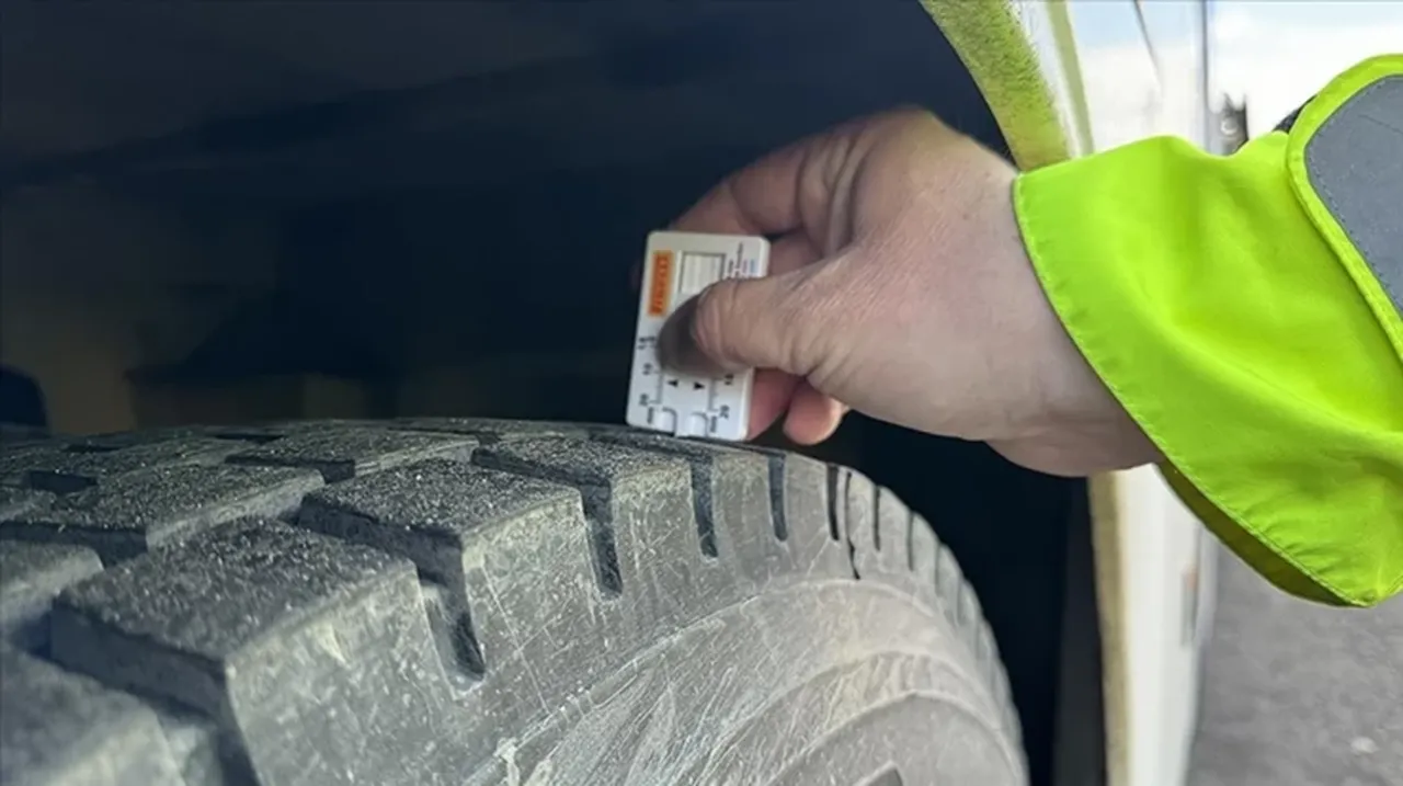 Zorunlu kış lastiği uygulaması başladı! 5 bin 856 TL cezası var