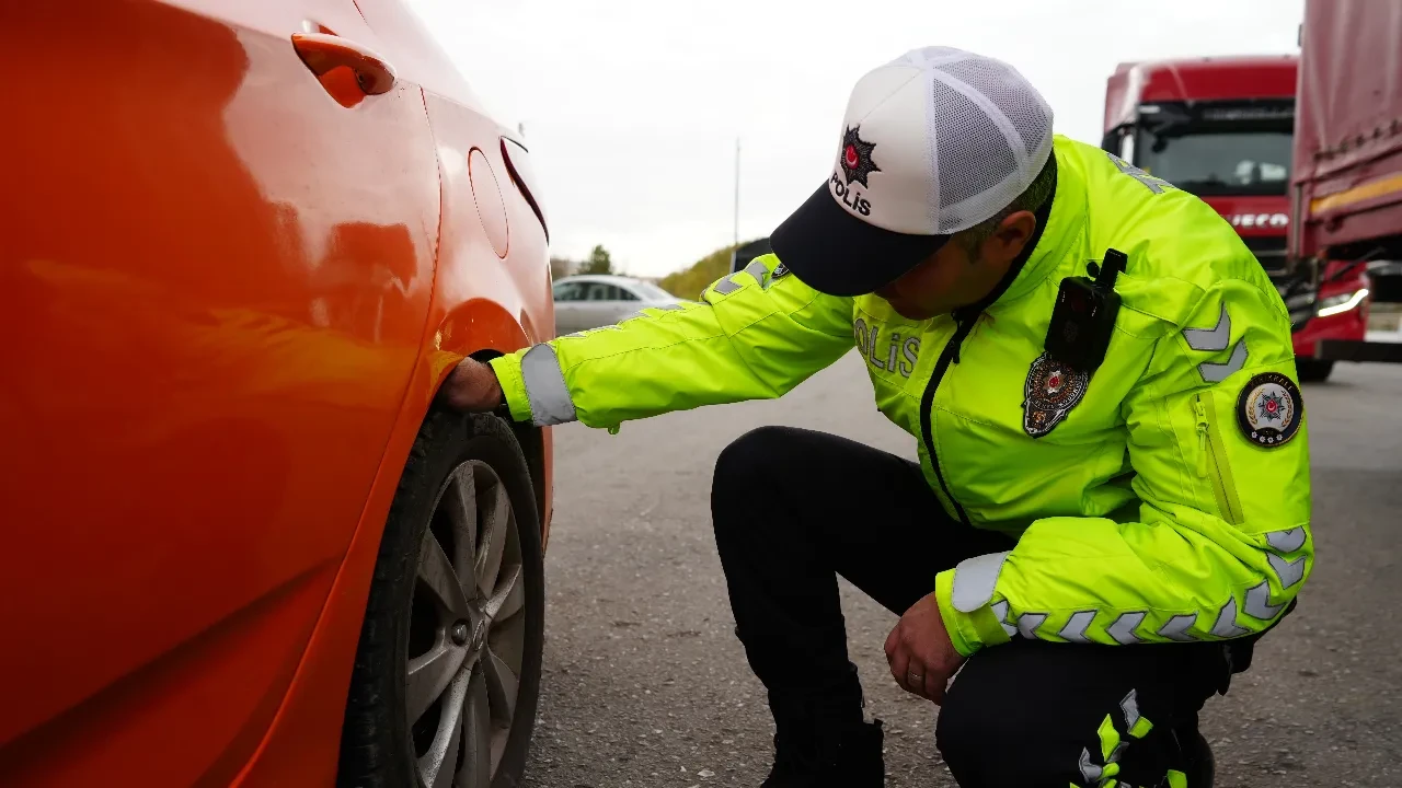 43 ilin geçiş noktasında kontrol: Kış lastiği denetimleri başladı! Taktırmayana cezası var