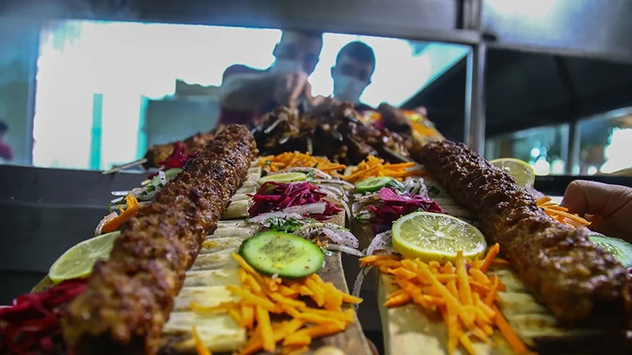 Adanalıları kızdıran liste! Adana kebabının 3. sırada olmasına ateş püskürdüler: 