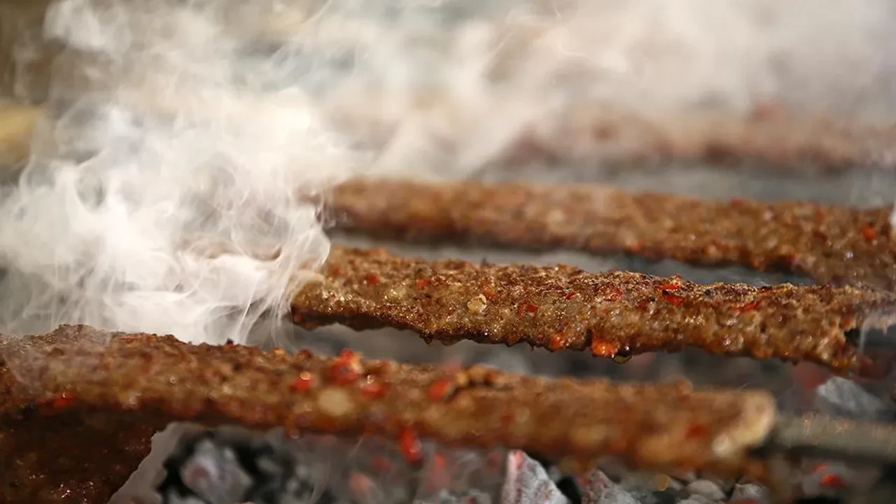 Adanalıları kızdıran liste! Adana kebabının 3. sırada olmasına ateş püskürdüler: "Bu lobi işi her yerde var"