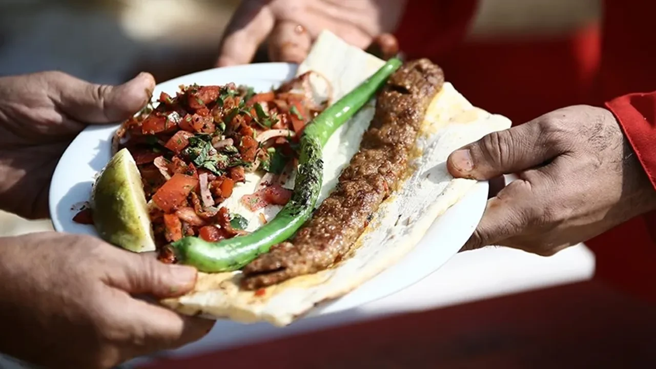 Adanalıları kızdıran liste! Adana kebabının 3. sırada olmasına ateş püskürdüler: "Bu lobi işi her yerde var"