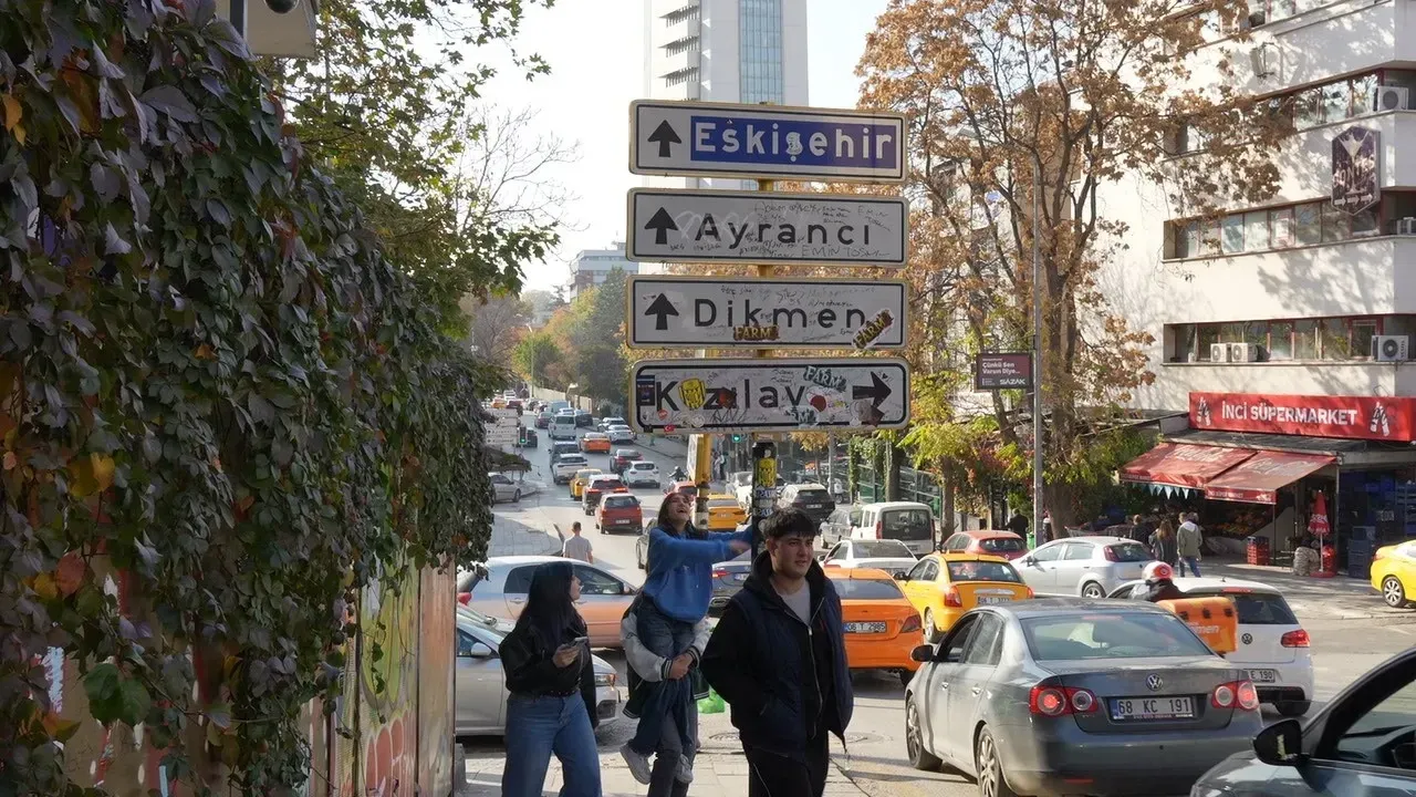 Ankara Kızılay tabelası neden viral oldu? Sosyal medya akımı diğer şehirlere yayıldı