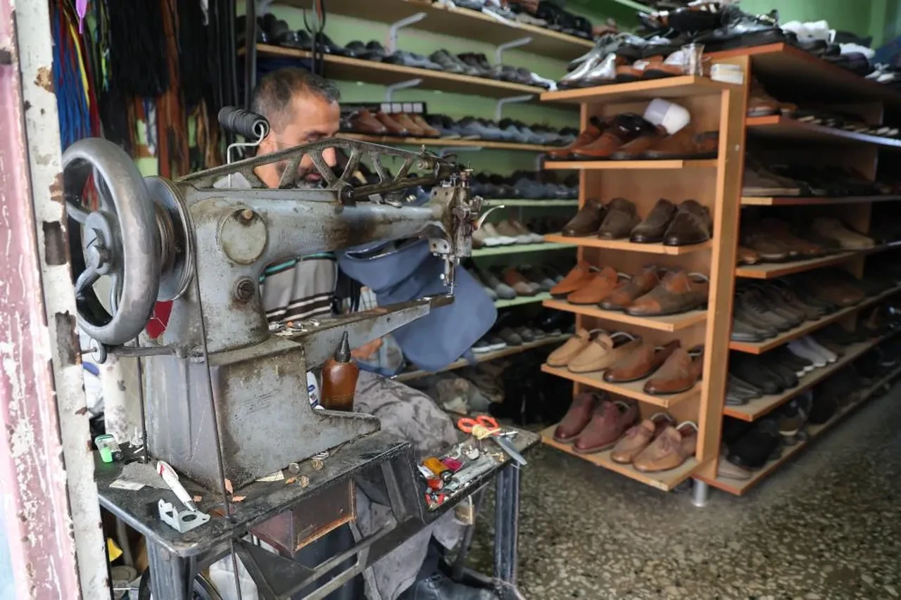 Ayakkabı boyacısının havuza atladığı görüntüler viral oldu açıklama geldi: Her yıl tatile giderim