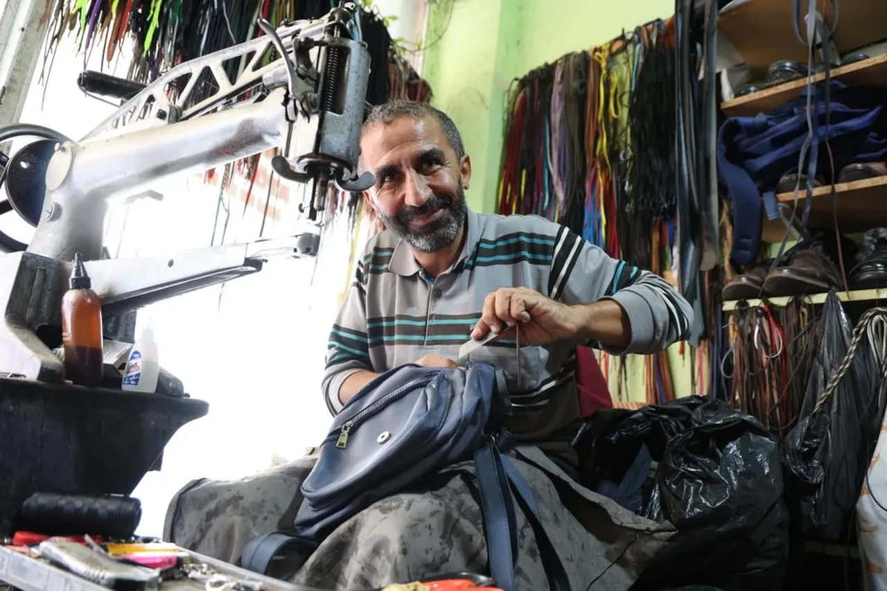 Ayakkabı boyacısının havuza atladığı görüntüler viral oldu açıklama geldi: Her yıl tatile giderim