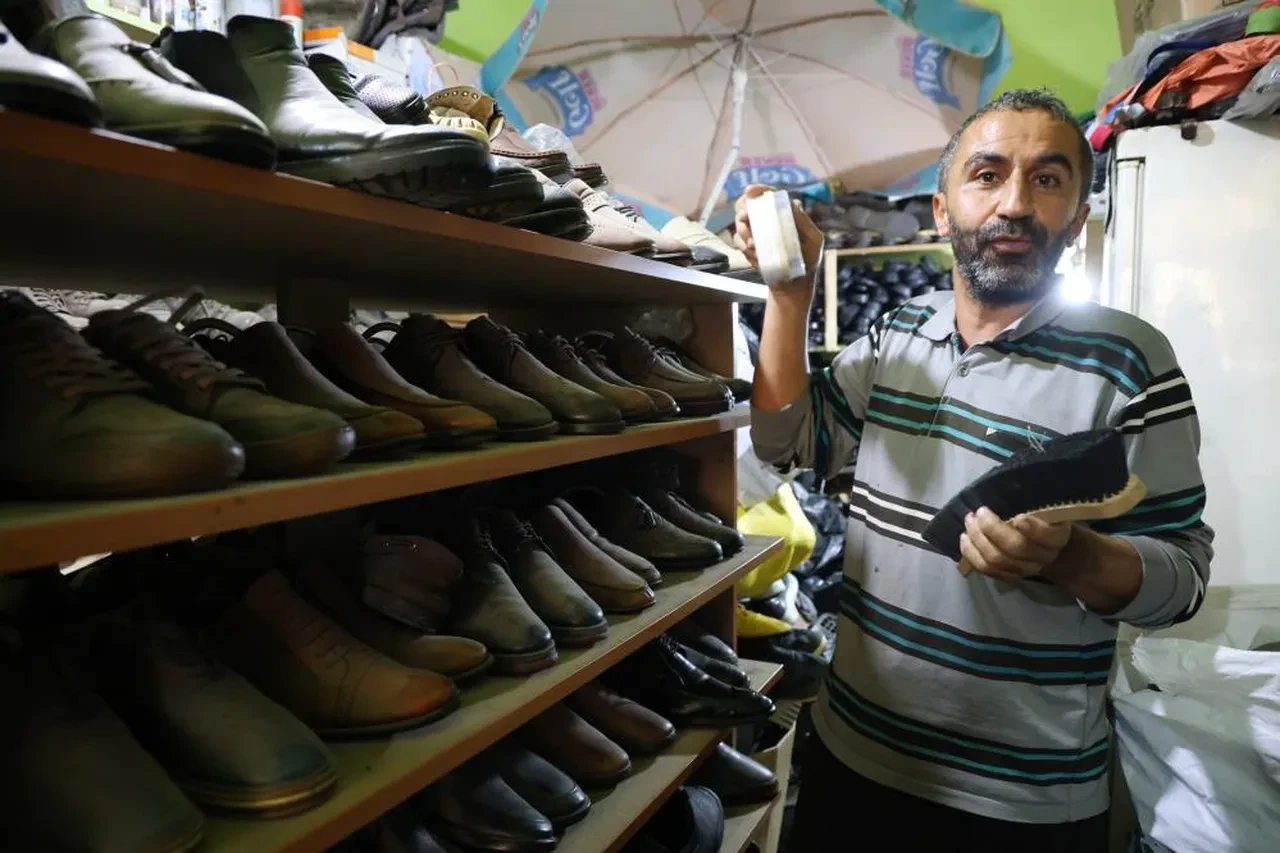 Ayakkabı boyacısının havuza atladığı görüntüler viral oldu açıklama geldi: Her yıl tatile giderim