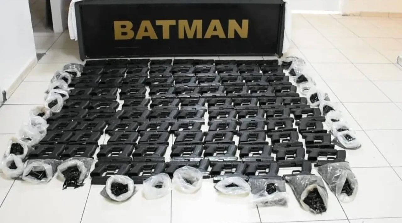 Batman Emniyeti’nden kaçakçılara büyük darbe! 2 yılda 2 binden fazla kaçak silah ele geçirildi!  