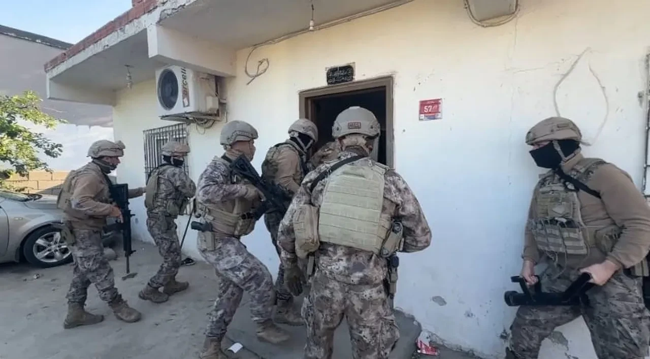 Batman Emniyeti’nden kaçakçılara büyük darbe! 2 yılda 2 binden fazla kaçak silah ele geçirildi!  