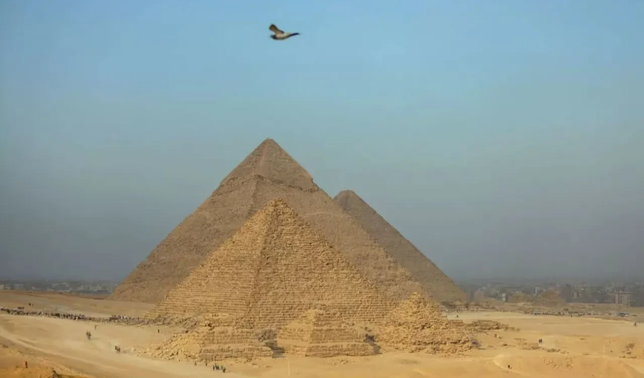 Bilim insanlarından kritik keşif! Mikerinos Piramidi'nde gizli boşluklar bulundu