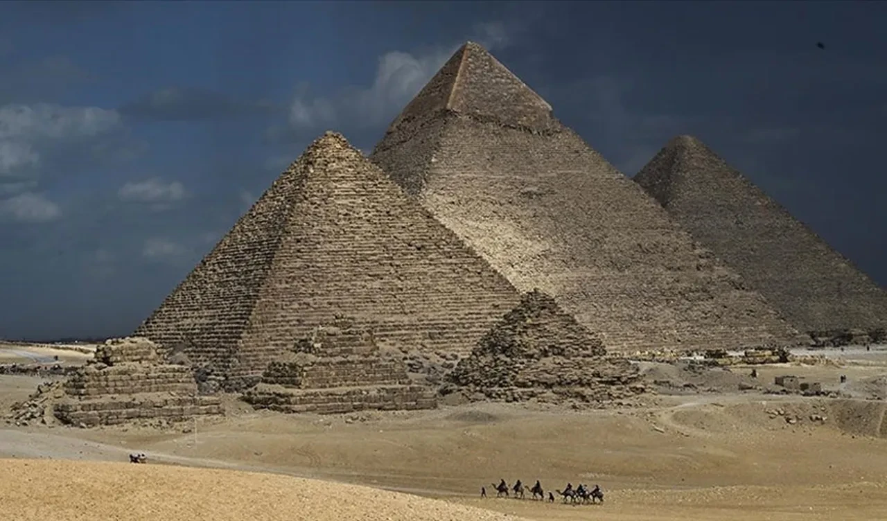 Bilim insanlarından kritik keşif! Mikerinos Piramidi'nde gizli boşluklar bulundu