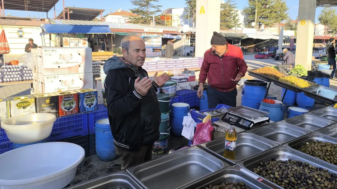 Burada Pazar “Dua” ile açılıyor! Yıllardır süren gelenek takdir topluyor