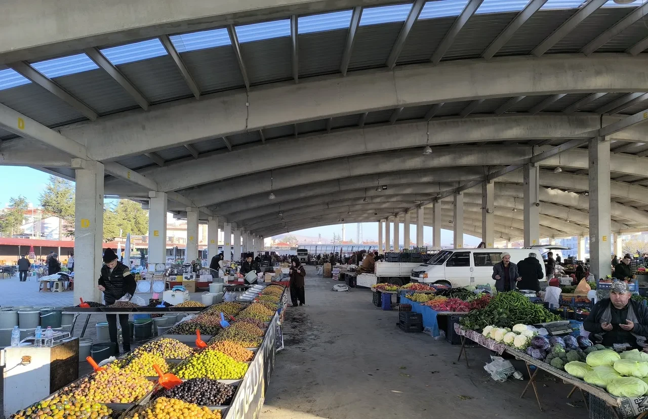 Burada Pazar “Dua” ile açılıyor! Yıllardır süren gelenek takdir topluyor