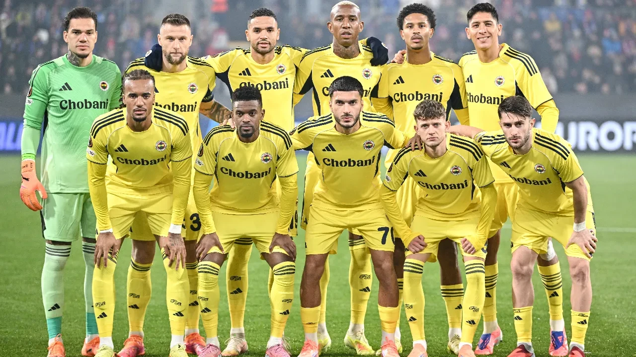 Fenerbahçe'ye kötü haber! Maçın başında kendini yere bıraktı