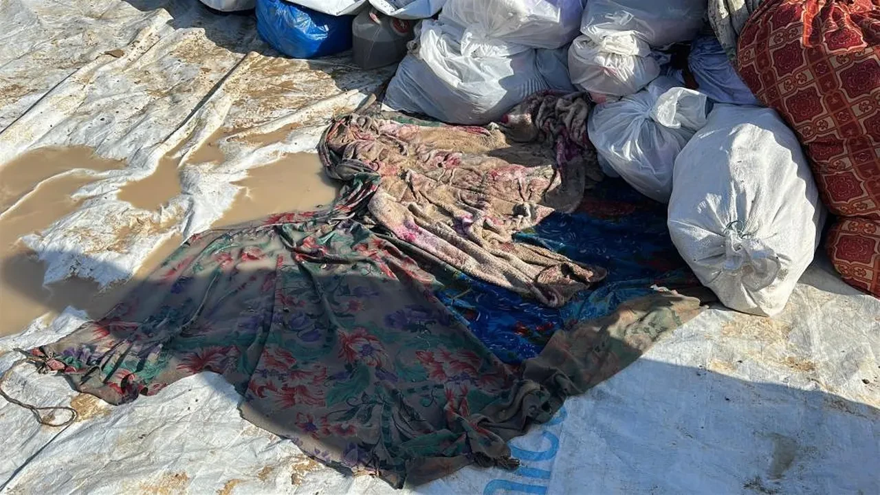 Gazze'de hayatlar sular altında: Kış şartları Filistinlilerin çadırlarını çamur göletlerine çevirdi
