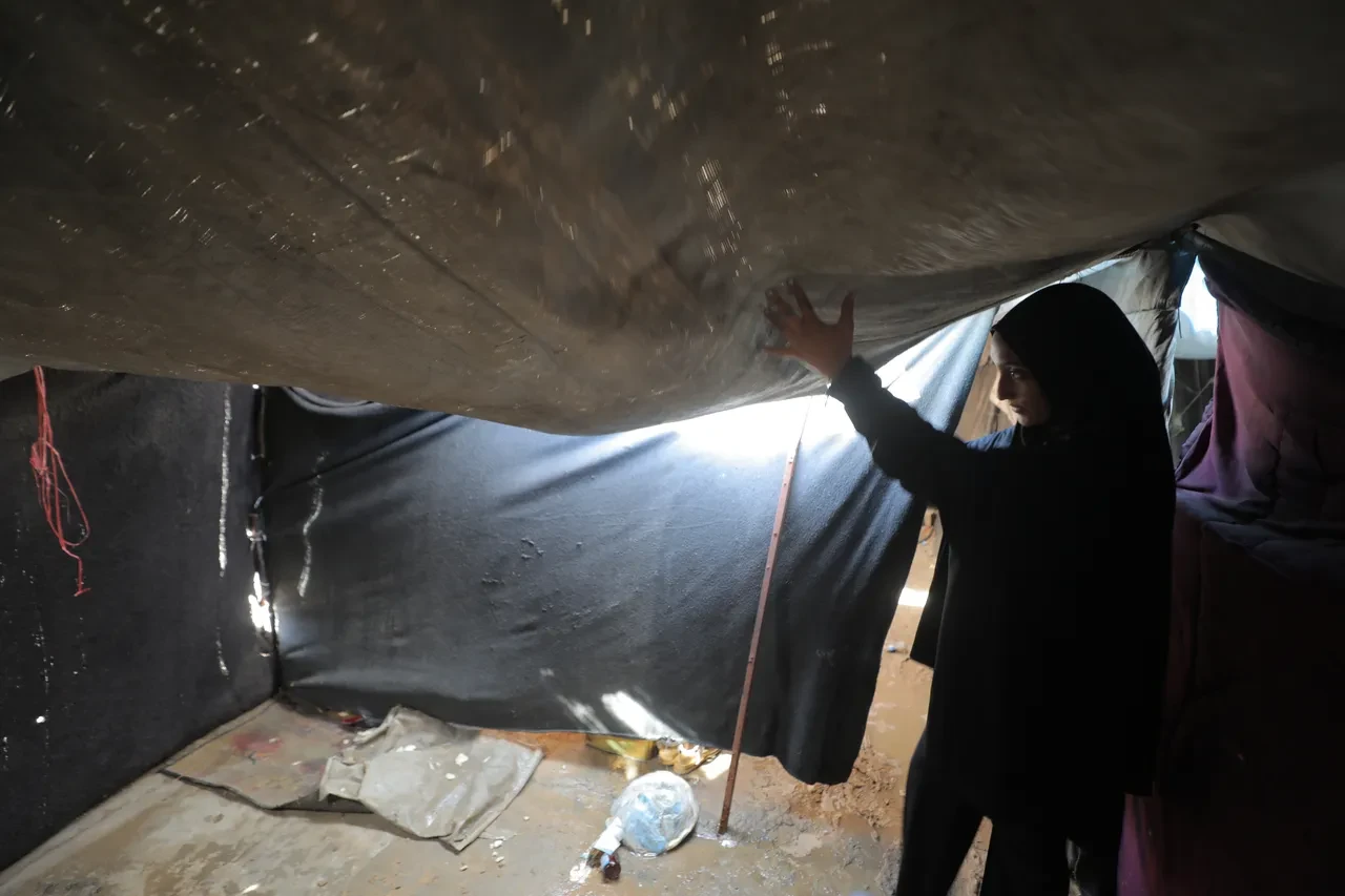 Gazze'de hayatlar sular altında: Kış şartları Filistinlilerin çadırlarını çamur göletlerine çevirdi