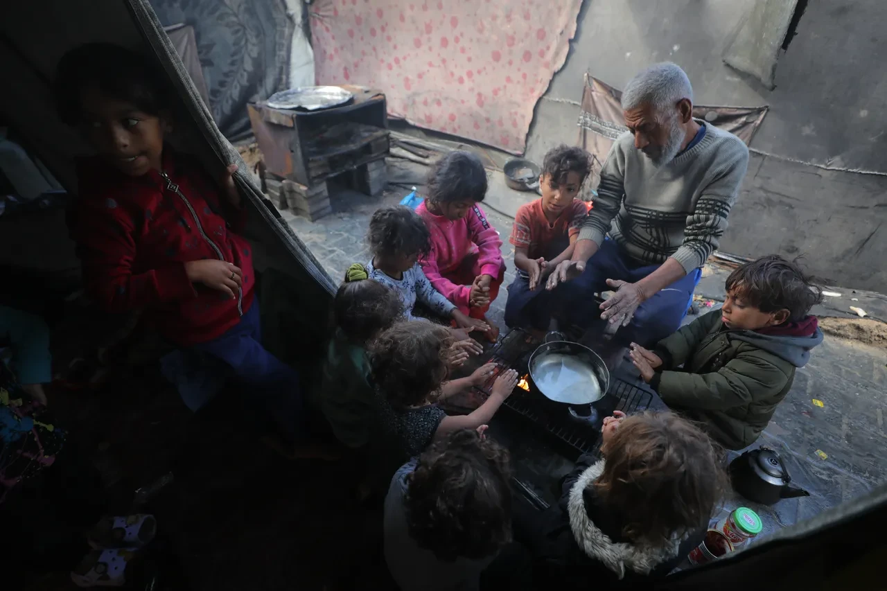 Gazze'de hayatlar sular altında: Kış şartları Filistinlilerin çadırlarını çamur göletlerine çevirdi