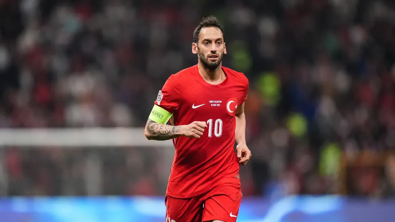 Hakan Çalhanoğlu İspanya Türkiye maçında neden yok, oynamıyor? Hakan Çalhanoğlu A Milli Takım kadrosundan çıkarıldı