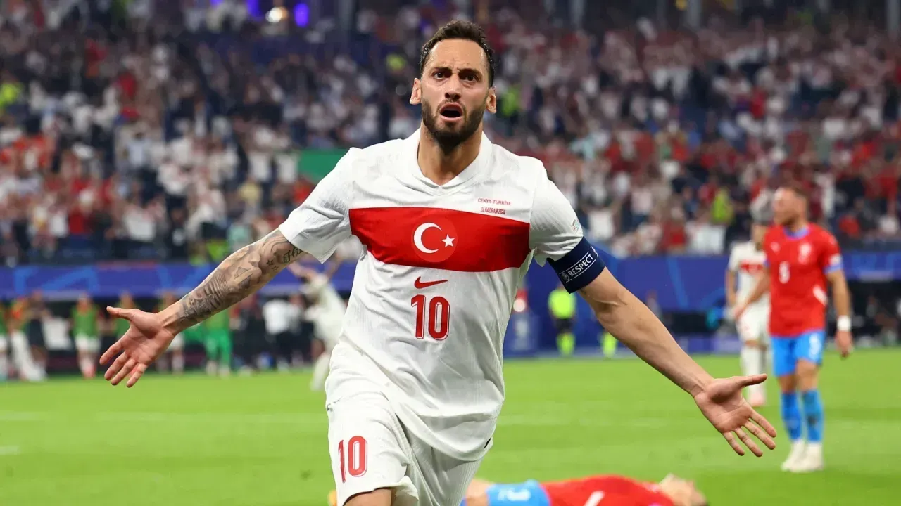 Hakan Çalhanoğlu İspanya Türkiye maçında neden yok, oynamıyor? Hakan Çalhanoğlu A Milli Takım kadrosundan çıkarıldı