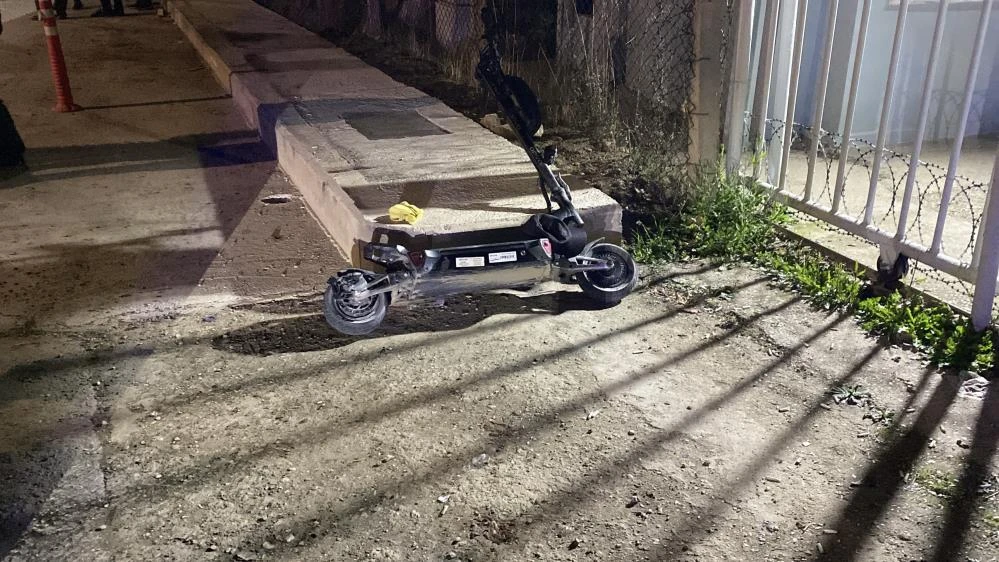 İnegöl'de otomobilin çarptığı scooter sürücüsü ağır yaralandı