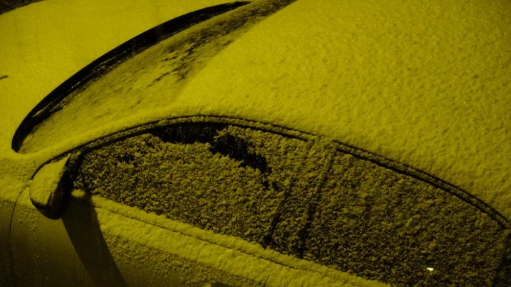 Bitlis'e mevsimin ilk karı düştü: Soğuk hava yerini beyaza bıraktı