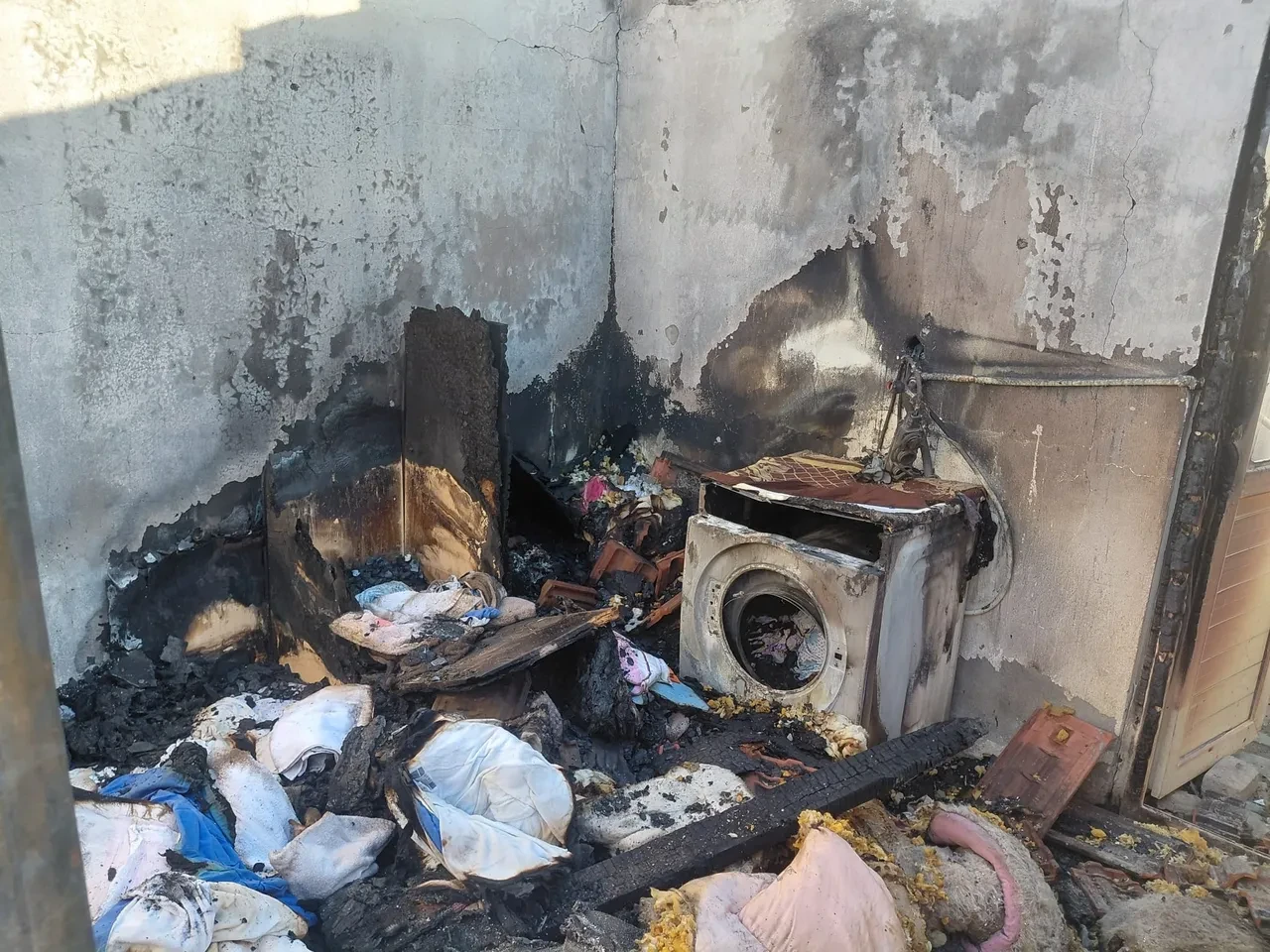 İzmir'de hayvansever kadın ve 20'den fazla kedisi yangında can verdi