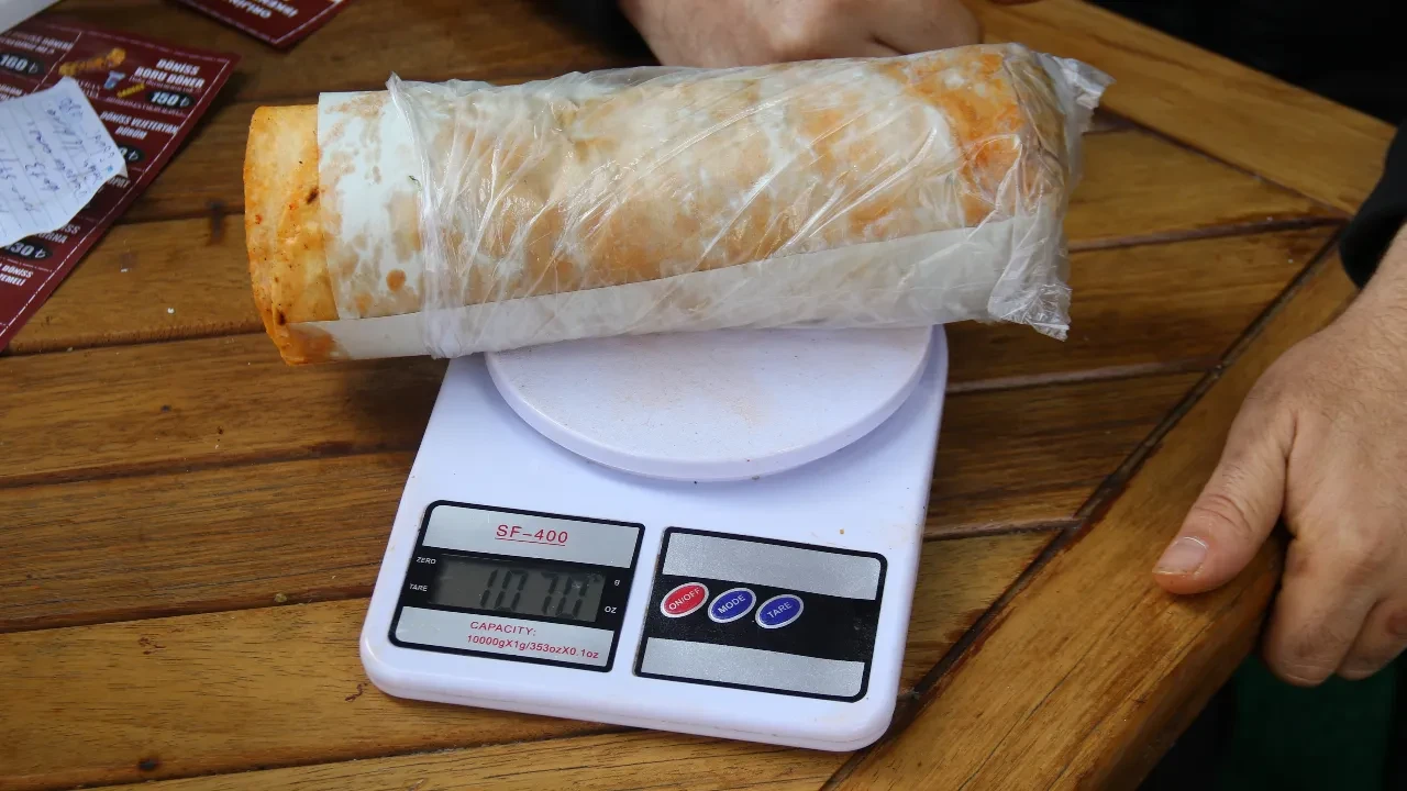 Kiloluk tavuk dürümü 150 TL’den satıyor! “Kurtarmasa bu fiyattan vermeyiz”