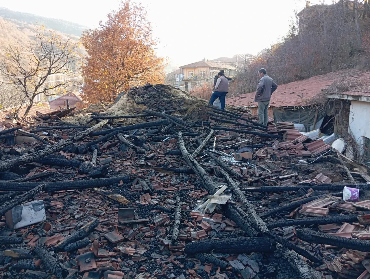 Konya'da ev yangını: Küle döndüler!