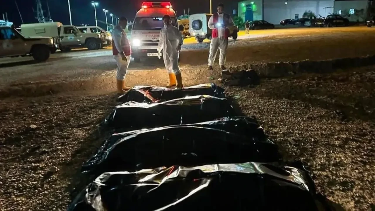 Libya açıklarında 2 tekne alabora oldu en az 4 kişi hayatını kaybetti