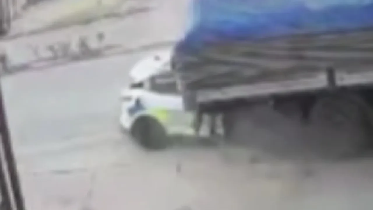 Manisa’de 1 polisin şehit olduğu kaza kamerada