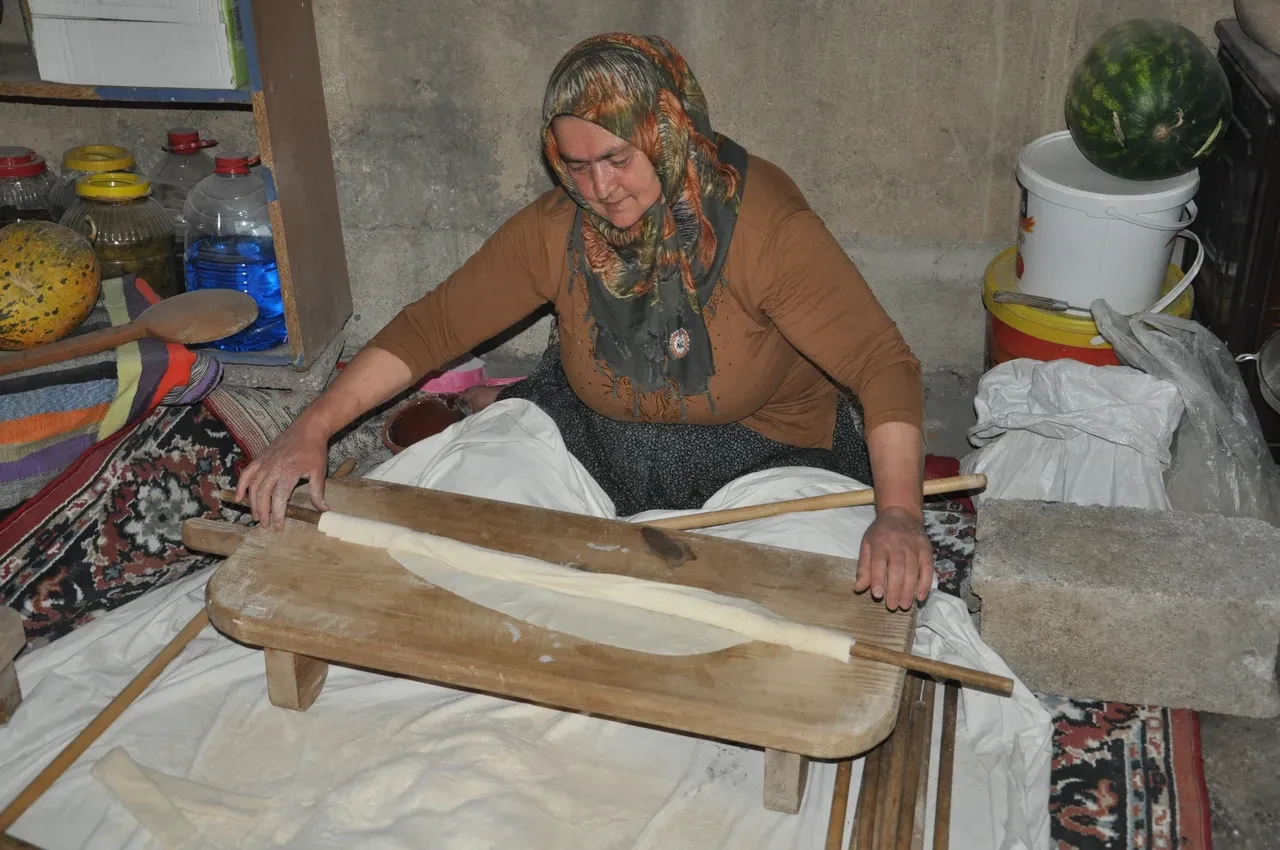 Niğde'de asırlık dayanışma: Kadınlar "keşik" usulüyle kışlık yufkalarını hazırlıyor