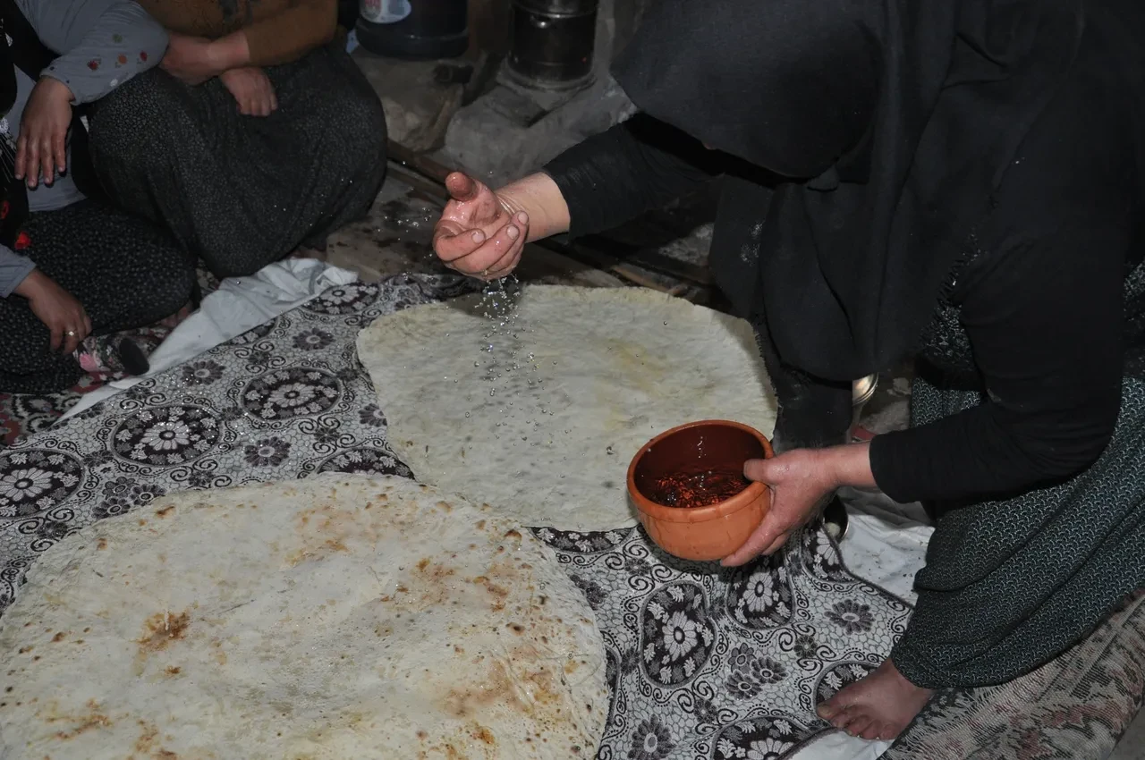 Niğde'de asırlık dayanışma: Kadınlar "keşik" usulüyle kışlık yufkalarını hazırlıyor
