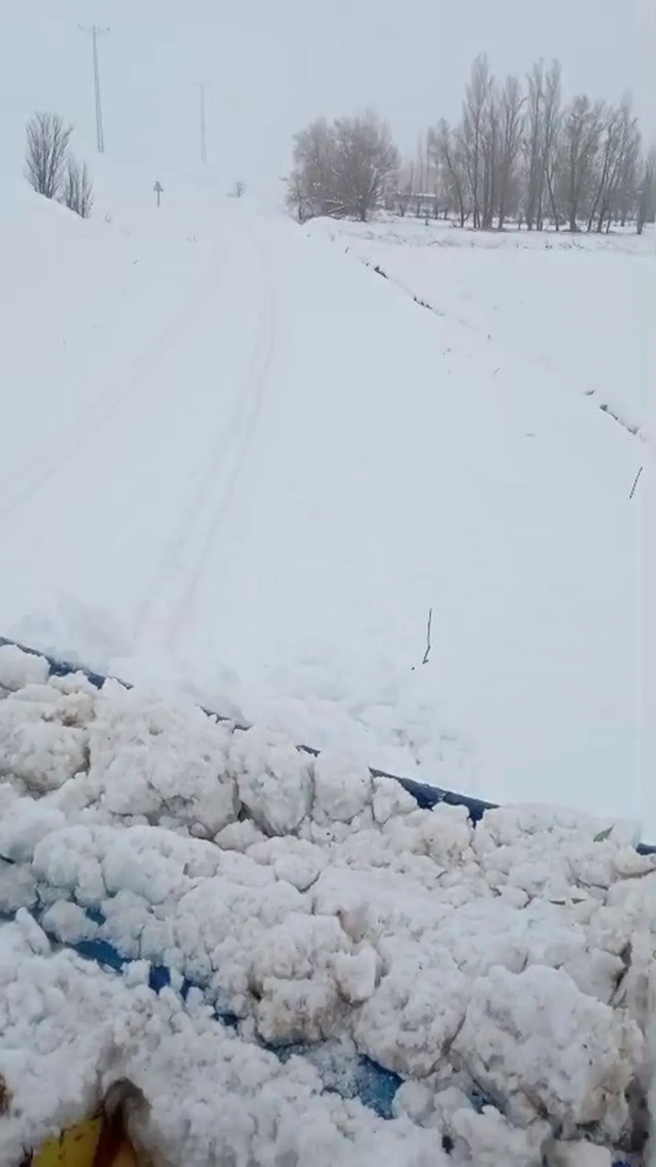 Sivas'ta yoğun kar nedeniyle 46 yerleşim yerine araç ulaşımı sağlanamıyor