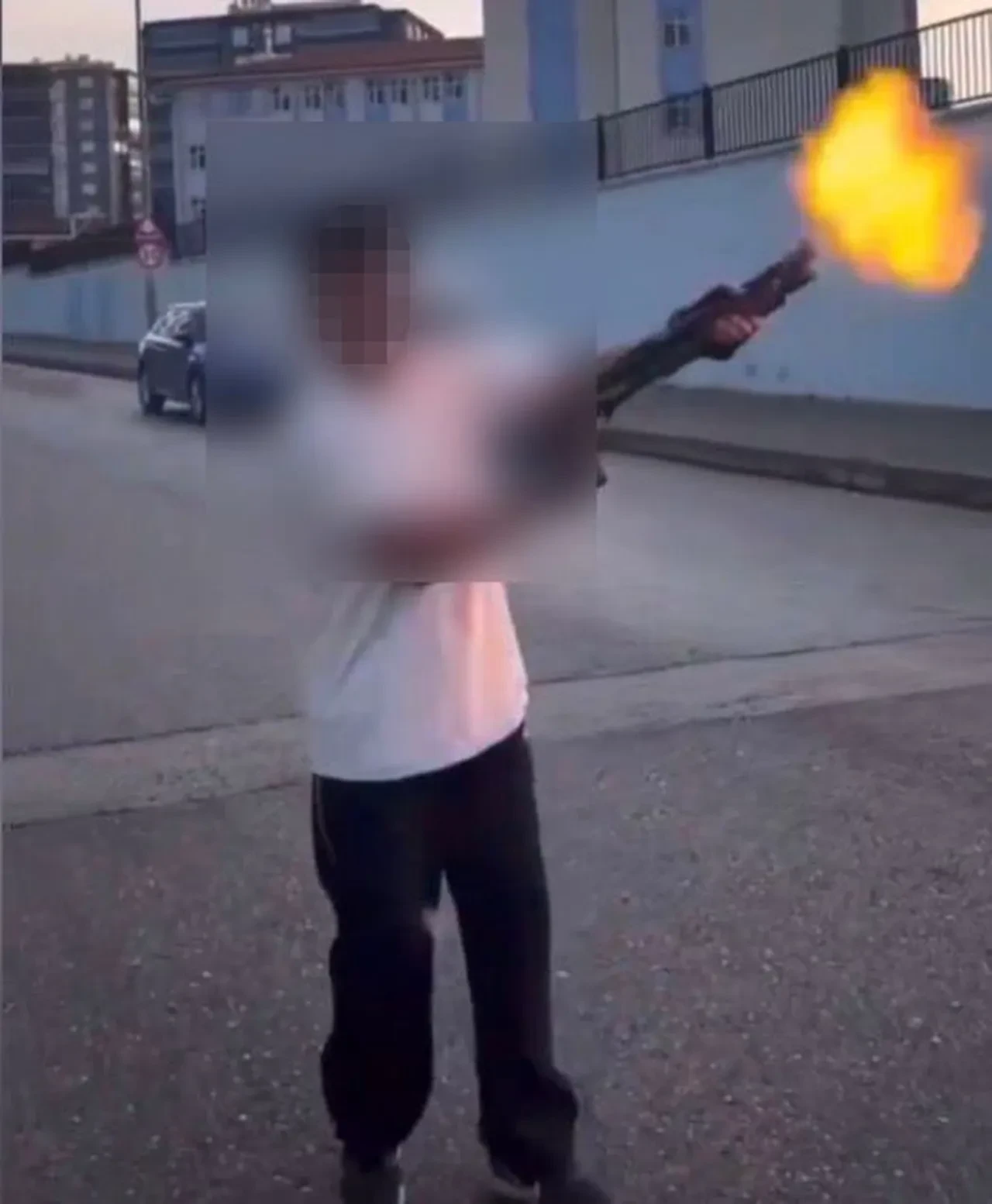 Suça sürüklenen çocuk? Gaziantep'te şoke eden görüntüler: Rastgele ateş açtılar