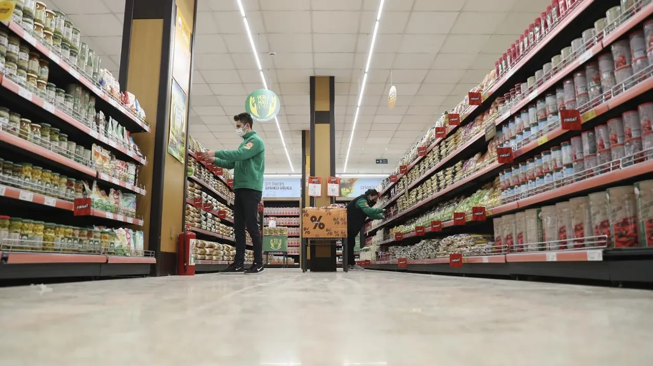 Tabelaları görünce şaşırmayın! Dev market zincirinin ismi değişti!