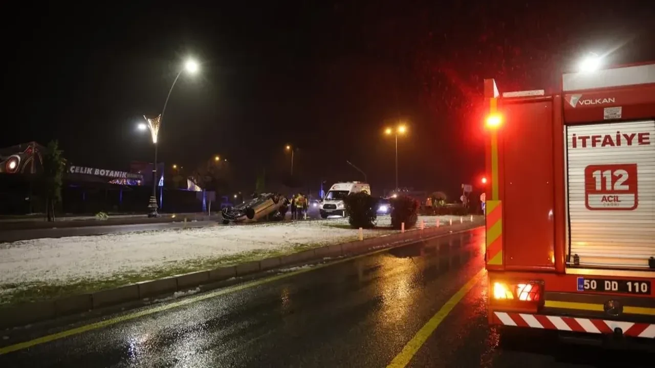 Takla atan otomobilin sürücüsü kaçtı, yerine yarım saat sonra babası geldi