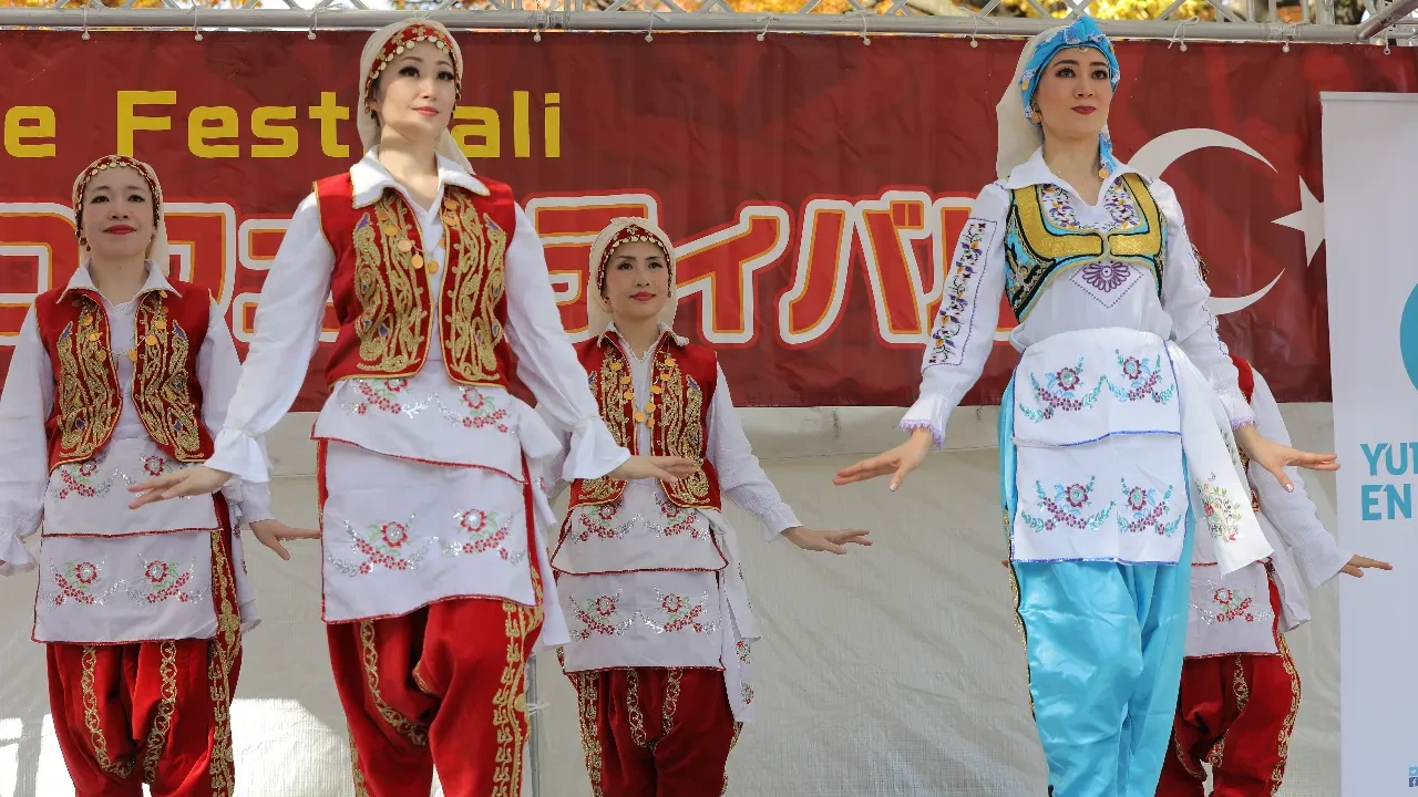 Tokyo'da Türkiye Festivali: Japonlar halay çekip kaşık çalmayı öğrendi