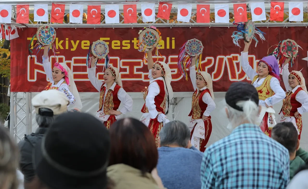 Tokyo'da Türkiye Festivali: Japonlar halay çekip kaşık çalmayı öğrendi