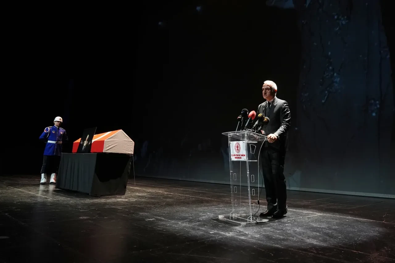 Türk sanat müziğinin efsanesi Muazzez Abacı’ya veda! Bakan Ersoy: Gönüllerimizde taht kurmuş büyük bir sanatçı