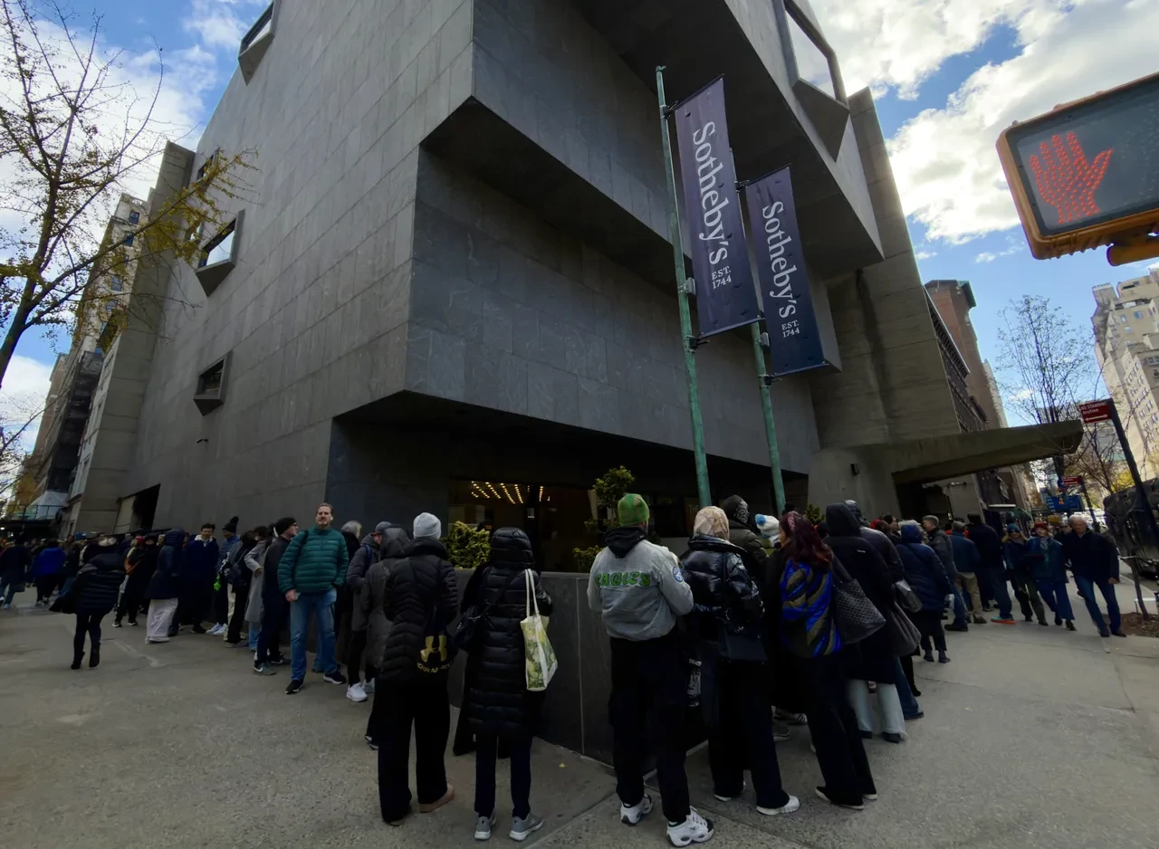 Altın klozet açık artırmaya çıktı: İtalyan sanatçının eseri konuşuluyor