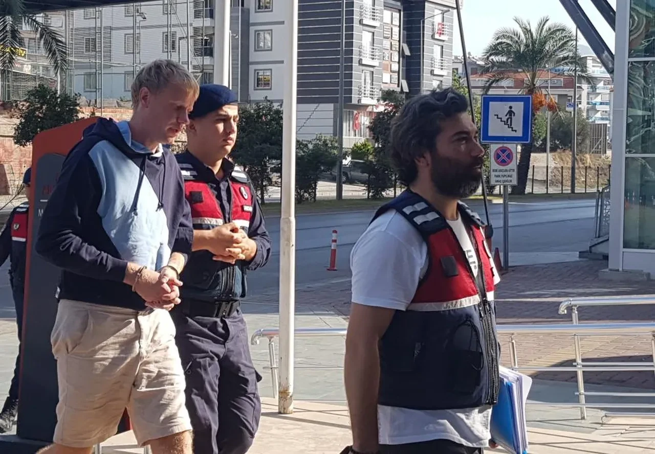 Antalya'da akıllara durgunluk veren olay! 35 bin eurosunu çalan gaspçıları ezerek öldüren Ukraynalı turistin cezası belli oldu!