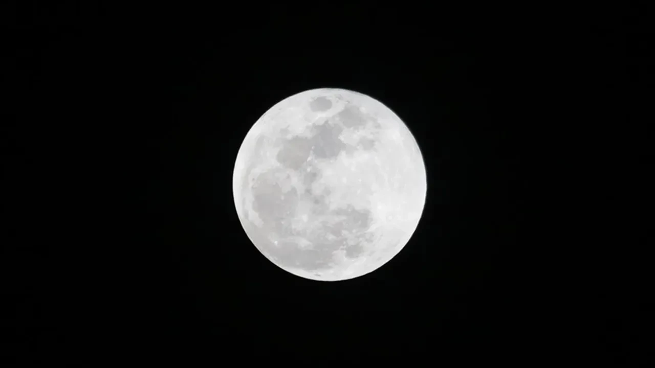 Ayın karanlık yüzünde sürpriz! İzlerine rastlandı