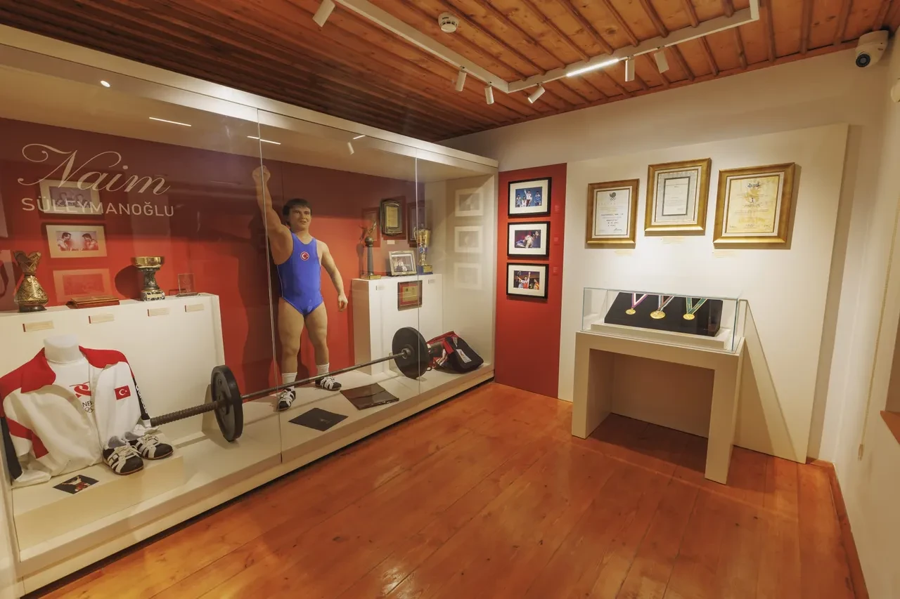 Bakan Ersoy duyurdu: Naim'in evi artık müze